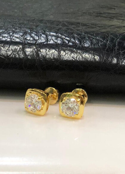 Round Solitaire Studs with Square Gold Base